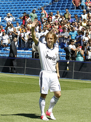 国脚连续进球引领全队节奏