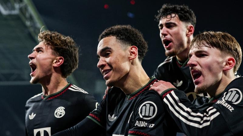 德布劳内想放铲断球， 结果被萨拉赫挑球过掉直奔替补席[2...6]